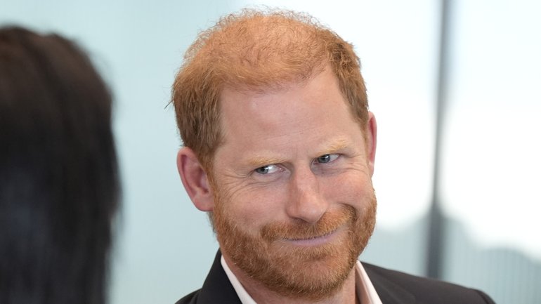 Prince Harry’s texts to a young female reporter in 2011 and 2012 have been exposed as his lawsuit against tabloids comes to a close. 