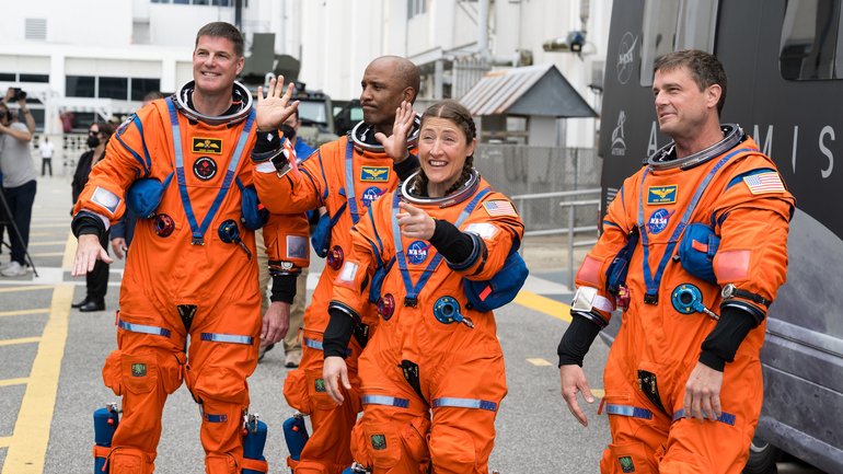 NASA astronauts Reid Wiseman, commander; Christina Koch, mission specialist; Victor Glover, pilot; and CSA (Canadian Space Agency) astronaut Jeremy Hansen, mission specialist wave to family and friends as they prepare to depart.