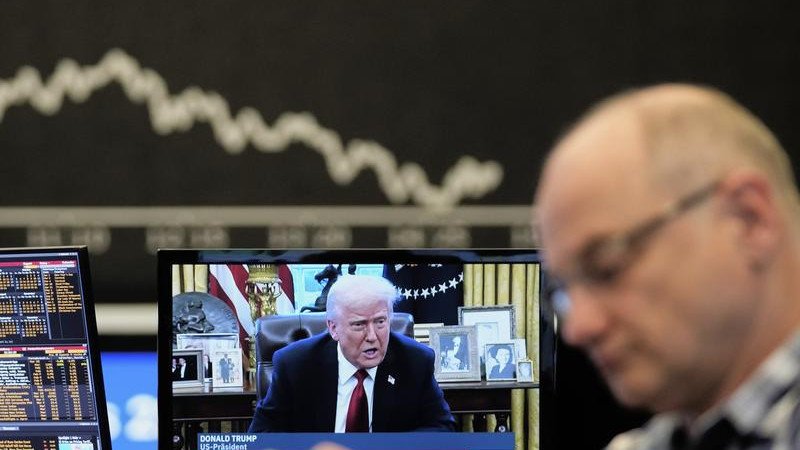 Australian shares turned lower and oil jumped on Thursday lunchtime after US President Trump warned its war on Iran will last another two to three weeks and may include bombing of the nation’s oil infrastructure.  (AP PHOTO)