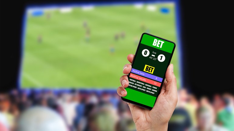 Australia will reduce gambling advertisements on TV, radio, online and on the field, alongside a ban on sports stars and celebrities appearing in such campaigns.