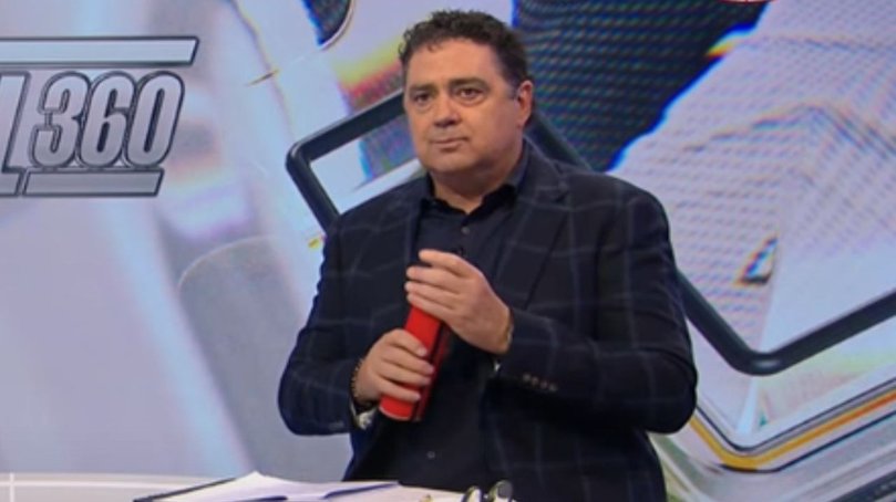 Garry Lyon has been caught out in a hot mic moment. 