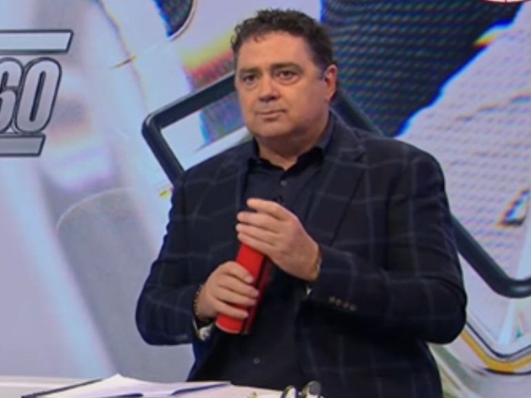 Garry Lyon has been caught out in a hot mic moment. 