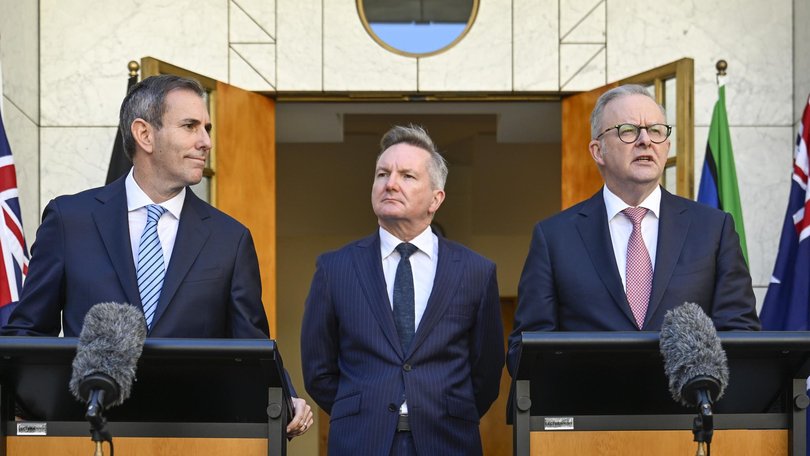 Energy Minister Chris Bowen, centre, says the effects of the Strait of Hormuz closure cannot be fully predicted. NewsWire / Martin Ollman.