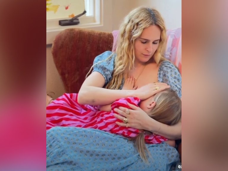Rumer Willis breastfeeds her daughter Louetta.