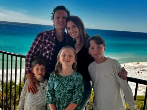 Kasey Grelle, Dave Grelle and their three children.