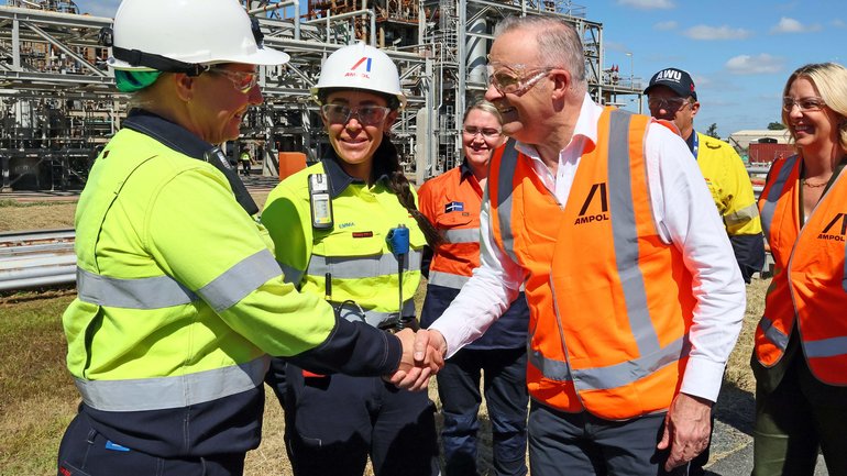 BRISBANE, AUSTRALIA - NewsWire Photos APRIL 9, 2026: Prime Minister Anthony Albanese meets with staff members during a visit to the Ampol Lytton refinery in Brisbane. NewsWire/Tertius Pickard