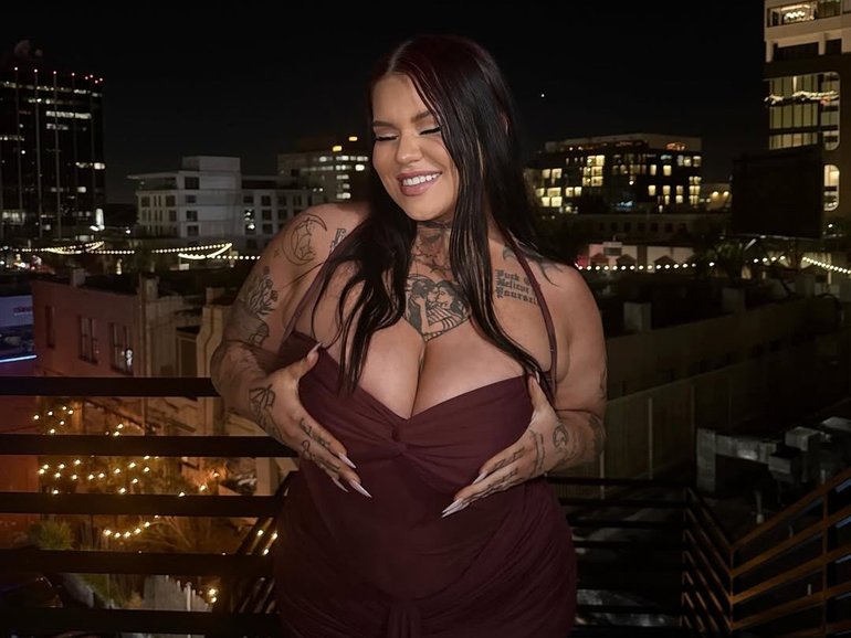 Veruca Salt has spilled some “juicy gossip” to her social media fans, saying she doesn’t know who the father of her unborn twins is.