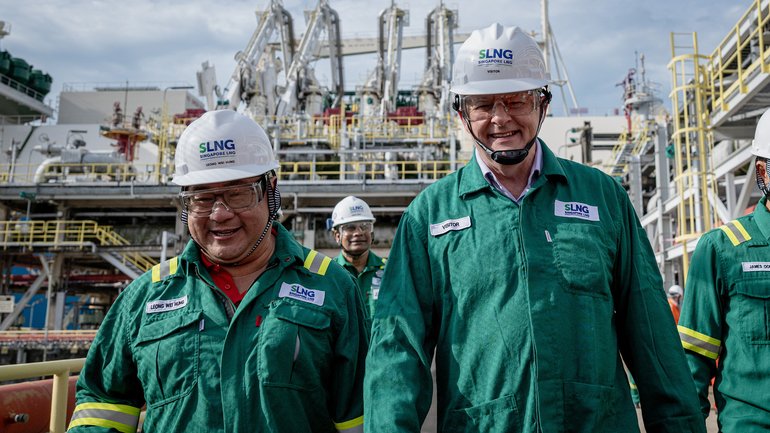 Australian Prime Minister Anthony Albanese and Singapore Liquid Natural Gas (SLNG) CEO Leong Wei Hung tour the SLNG Terminal on Jurong Island in Singapore, Friday, April 10, 2026. (AAP Image/Tom White) NO ARCHIVING