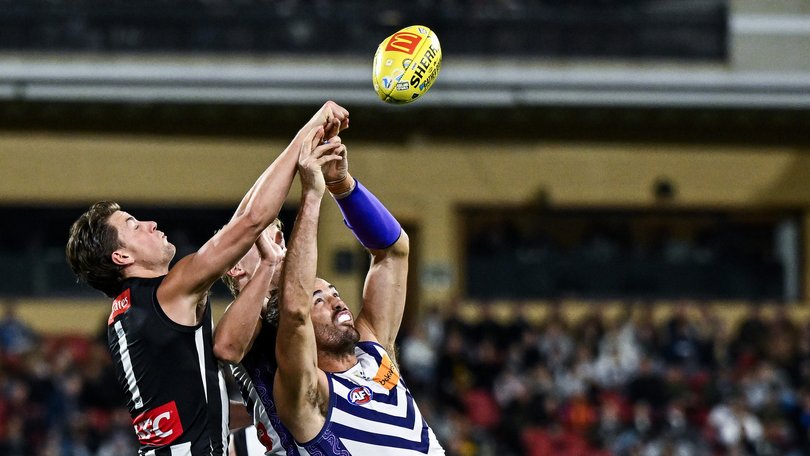 Alex Pearce of the Dockers competes for a mark against Patrick Lipinski.
