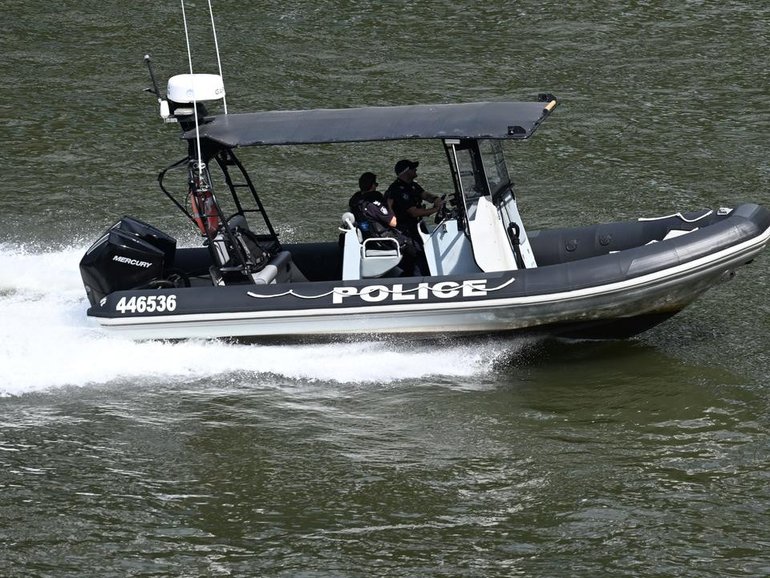 Queensland police mounted a rescue operation to find the missing swimmer. (Darren England/AAP PHOTOS)