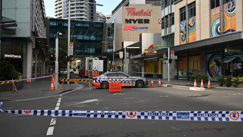 The governor-general says the Bondi shopping centre heroes showed strength and profound courage. 