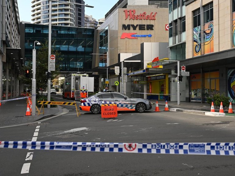 The governor-general says the Bondi shopping centre heroes showed strength and profound courage. 