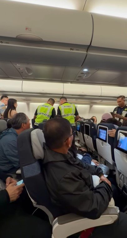 The confrontation unfolded just before departure, forcing security to intervene.