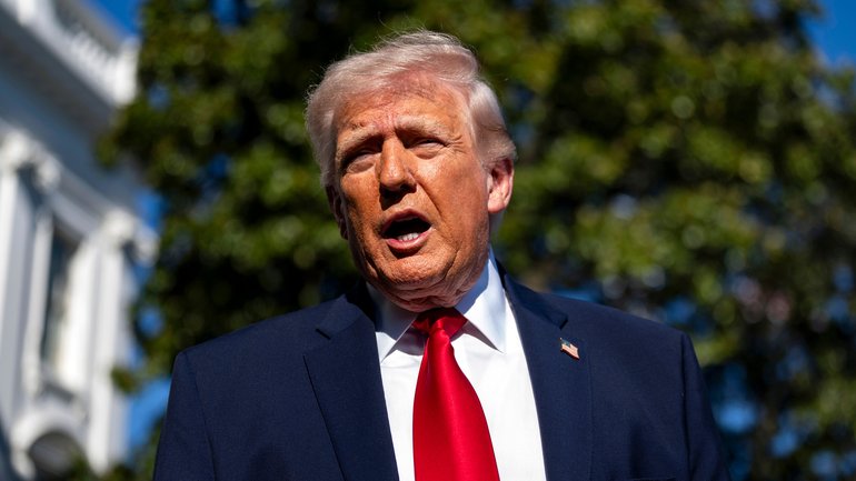 US President Donald Trump speaks to members of the media on the South Lawn of the White House before boarding Marine One in Washington, DC, US, on Saturday, April 11, 2026. Trump has sought to ramp up pressure on Iran ahead of peace talks, posting on social media Friday that Iran's only leverage is "short term extortion of the world by using International Waterways" - a reference to its effective closure of the Strait of Hormuz. Photographer: Bonnie Cash/UPI/Bloomberg Bonnie Cash