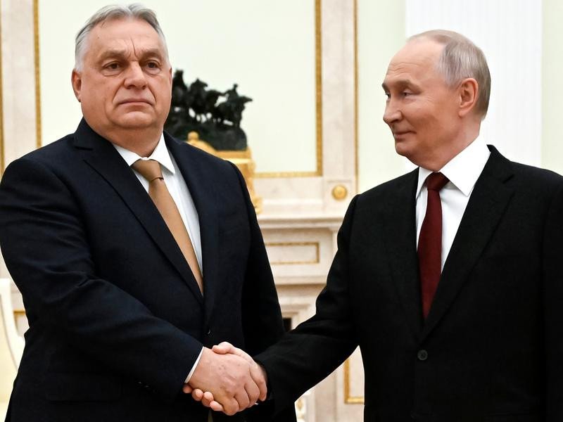 Viktor Orban with Vladimir Putin. 