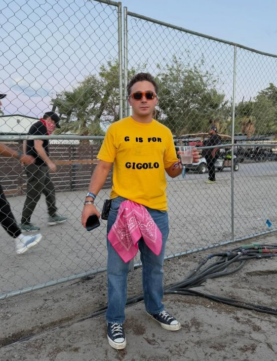 Influencer and comedian Jake Shane also kept it simple, wearing a yellow graphic tee and a pair of blue jeans. 