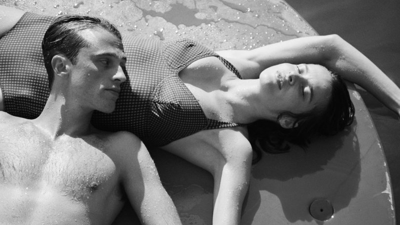 L'etranger (The Stranger) is an adaptation of Albert Camus's literary classic.