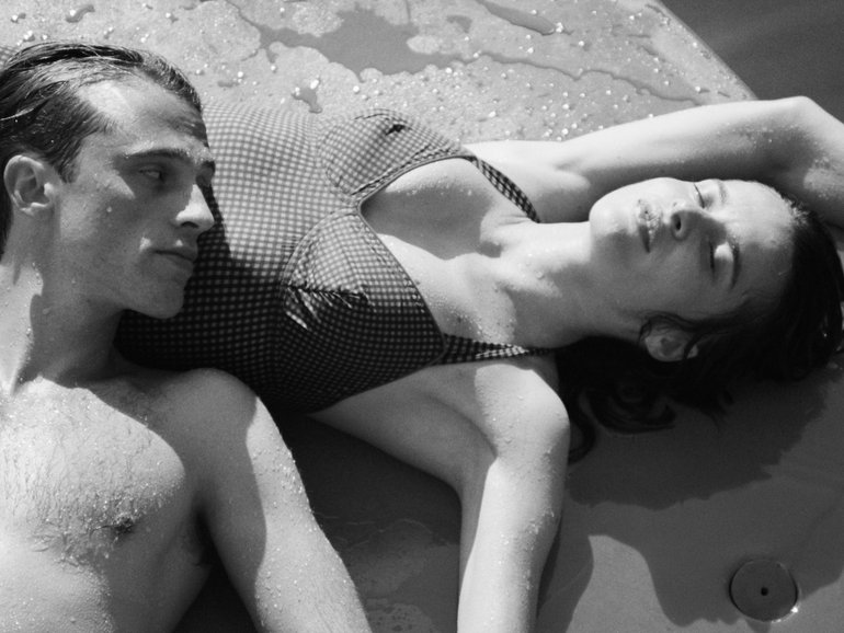 L'etranger (The Stranger) is an adaptation of Albert Camus's literary classic.