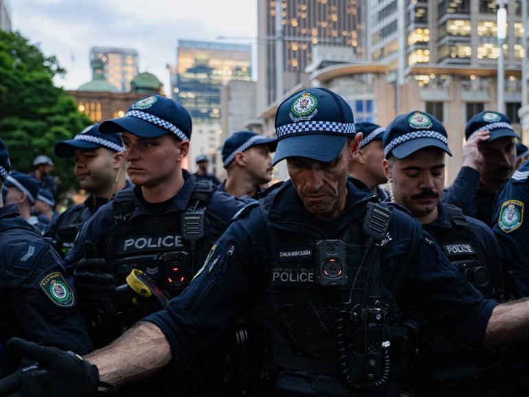 A protest against Israeli President Isaac Herzog's visit became a flashpoint for violence. (Flavio Brancaleone/AAP PHOTOS)