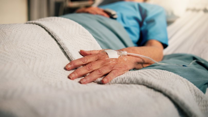 A new review of research spanning a decade, published on Wednesday, concluded that the clinical benefit of new Alzheimer’s drugs is negligible.