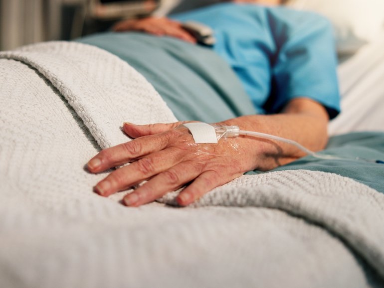 A new review of research spanning a decade, published on Wednesday, concluded that the clinical benefit of new Alzheimer’s drugs is negligible.