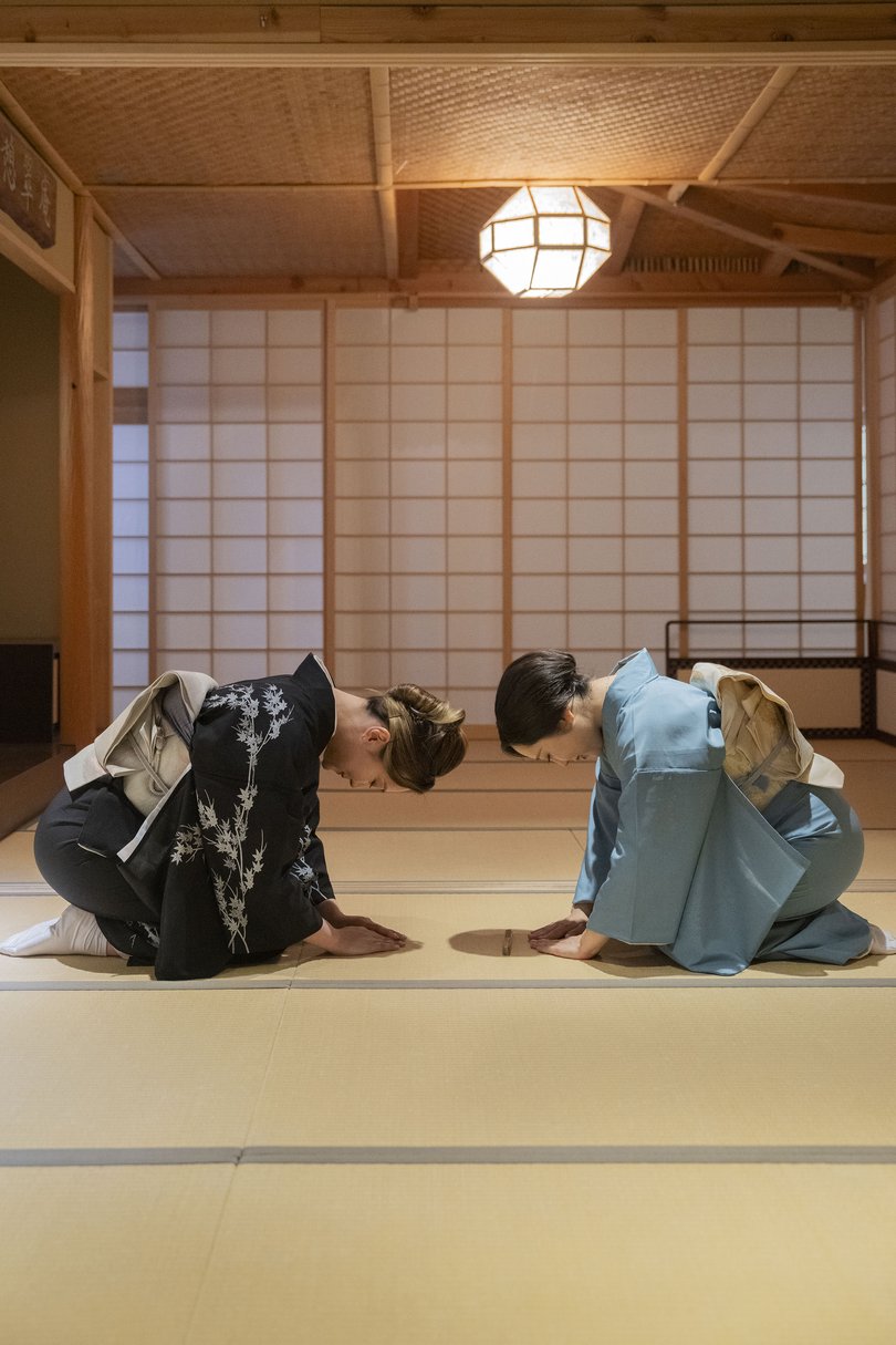 A kimono-styling class at Globus Washitsu.