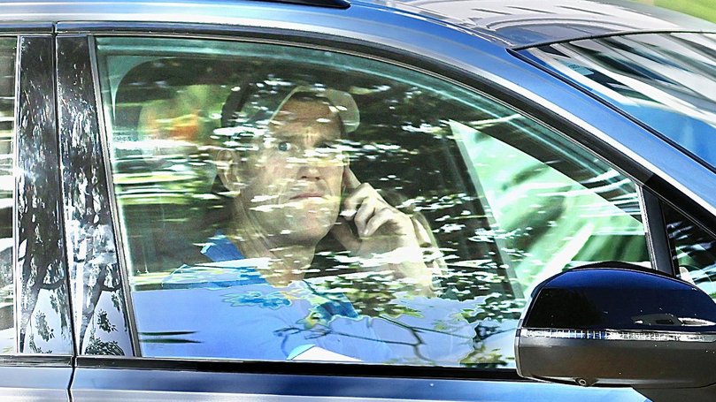 Ben Roberts-Smith arrived home in the Gold Coast yesterday after being granted bail, with a media posse waiting outside his apartment.