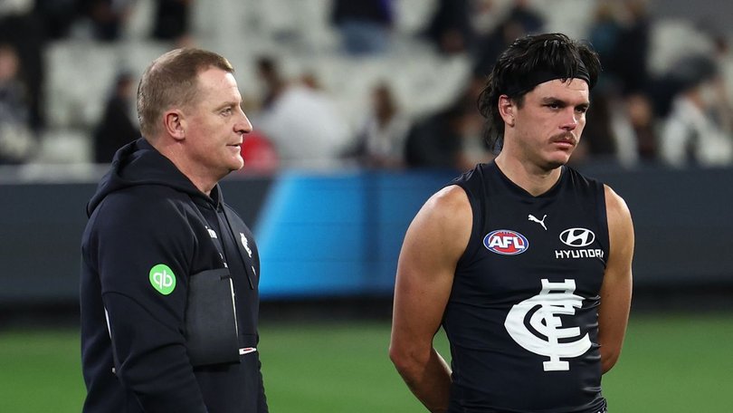 Carlton coach Michael Voss with Elijah Hollands after the loss to Collingwood.