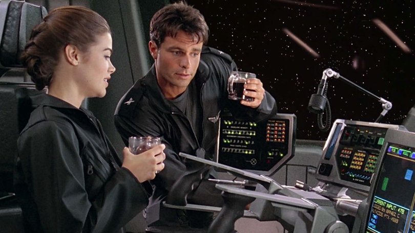 Patrick Muldoon with Denise Richards in the 1997 movie Starship Troopers.
