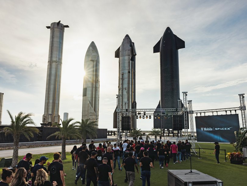 In the coming months SpaceX is expected to list its shares in the largest initial public offering of all time. 