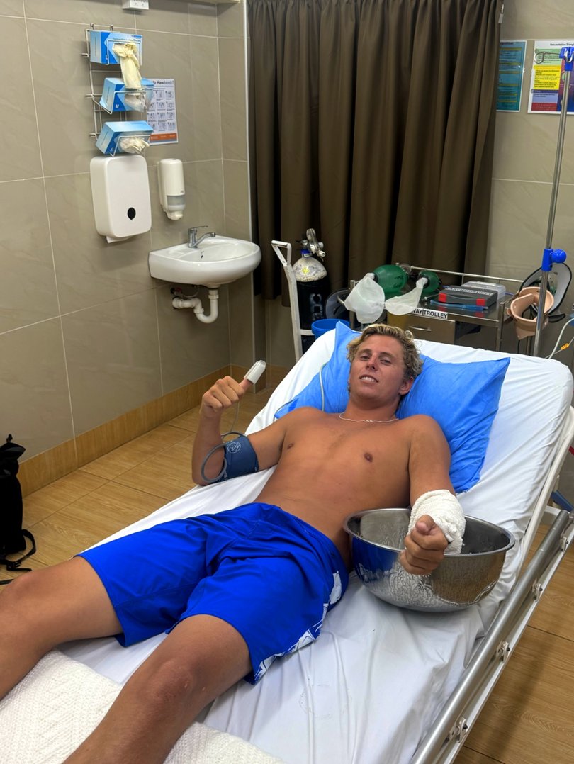 An Australian surfer has described a terrifying ordeal after being stung by a box jellyfish in Fiji.
