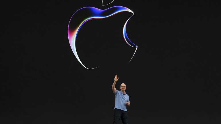  Tim Cook, the longtime chief executive of the iPhone maker, said he will step down.