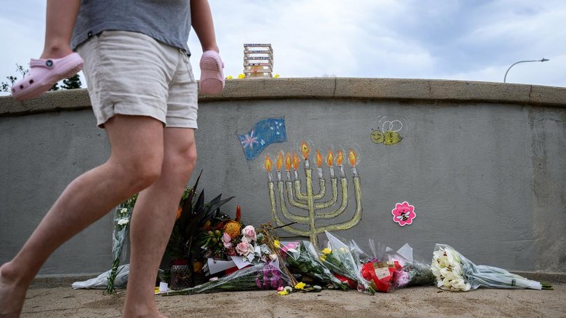 A man has been imprisoned for impersonating the alleged terrorists behind the Bondi shootings. (Bianca De Marchi/AAP PHOTOS)