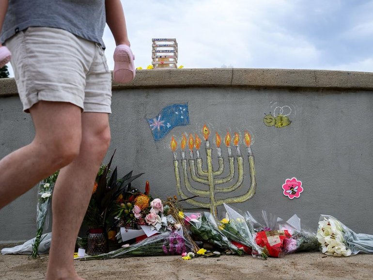 A man has been imprisoned for impersonating the alleged terrorists behind the Bondi shootings. (Bianca De Marchi/AAP PHOTOS)