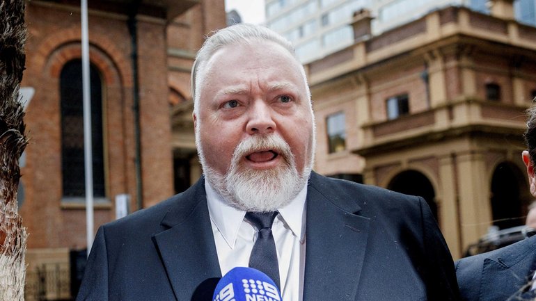 Kyle Sandilands says he wants to be put back on air. 