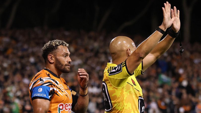 Apisai Koroisau is sent to the sin-bin.