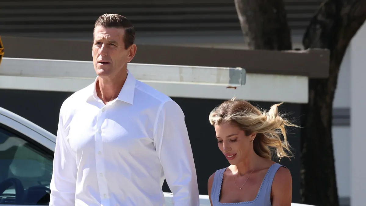 Tabs Umarser Ben Roberts-Smith: How authorities kept close tabs on decorated war ...