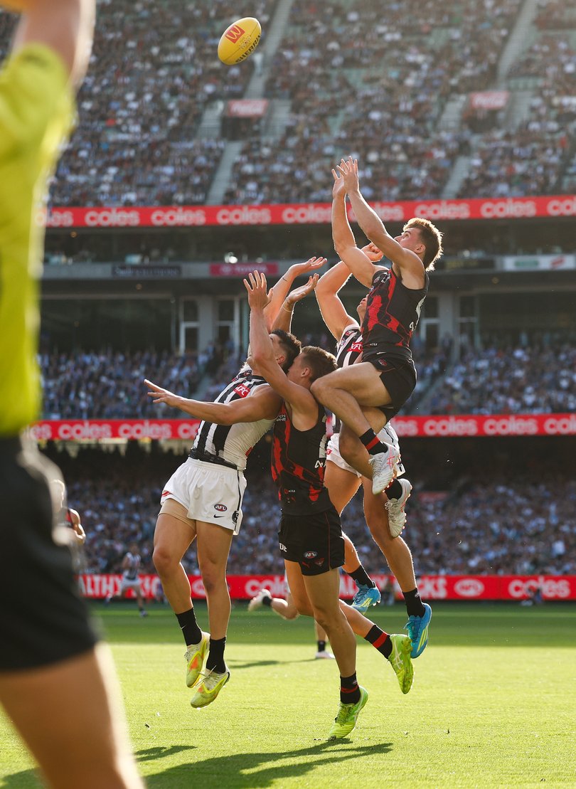 Archer Day-Wicks of the Bombers takes a spectacular mark