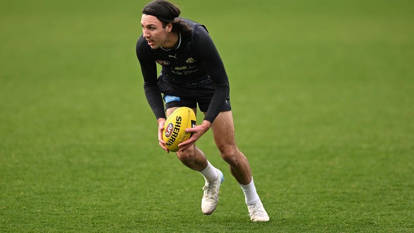 Ollie Hollands has been given support by Carlton after being withdrawn from the Dockers match. (James Ross/AAP PHOTOS)