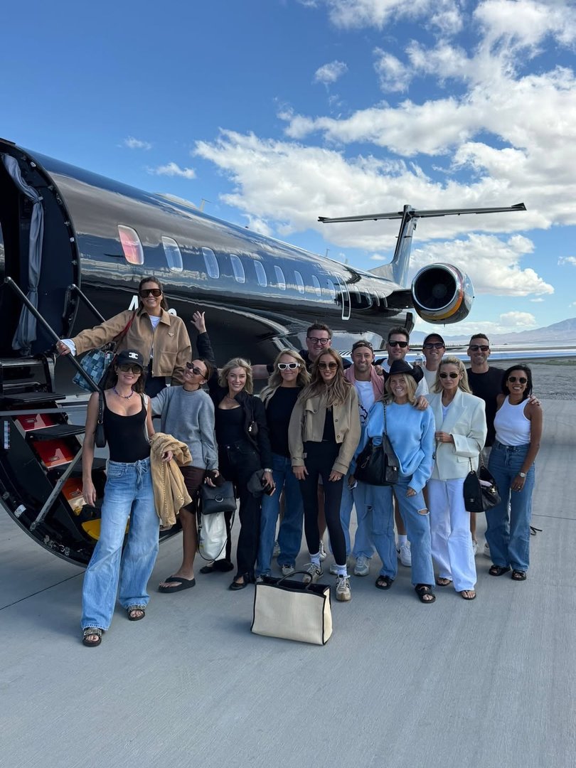 Bec and her entourage enjoy a trip to LA and back from Palm Springs.