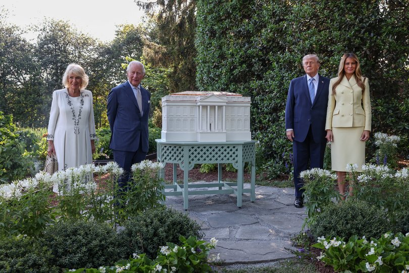 Donald Trump, first lady Melania Trump, King Charles III and Queen Camilla pose next to the White House beehive.