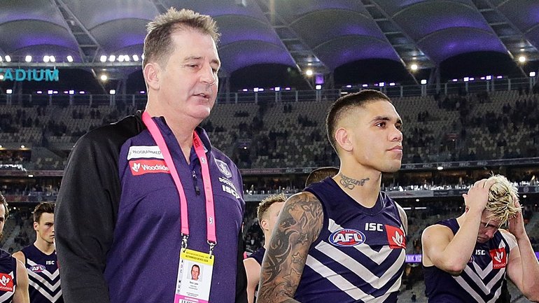 Ross Lyon with Michael Walters during the coach’s last season in charge of Fremantle in 2019.