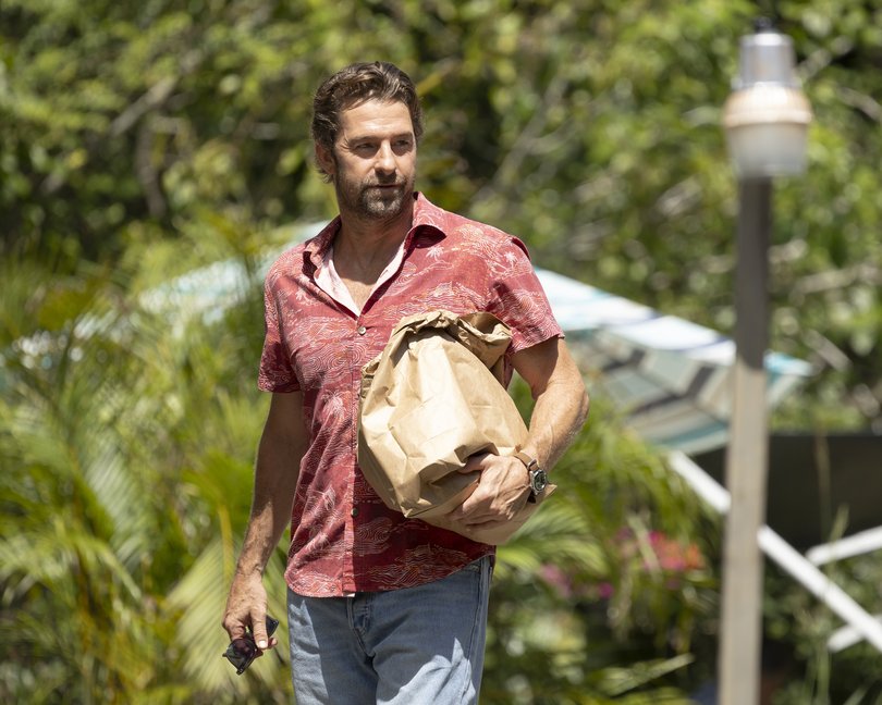 Scott Speedman in R.J. Decker.