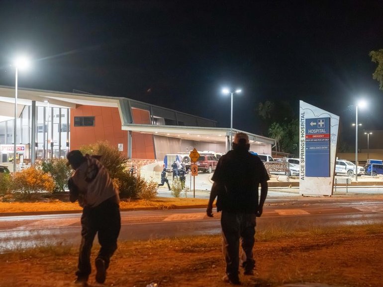 There were attacks on emergency workers outside the Alice Springs Hospital. (Rhett Hammerton/AAP PHOTOS)