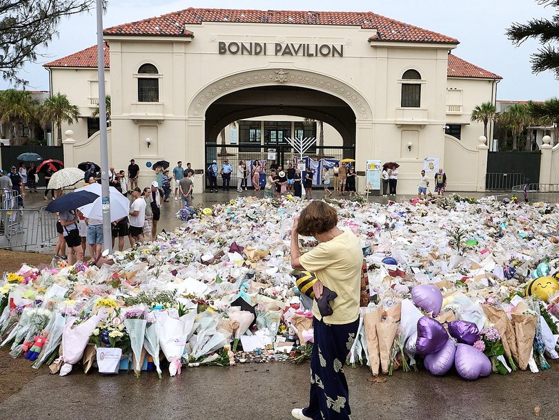Fifteen people died in the alleged Bondi Beach terror attack. Picture: NewsWire / Flavio Brancaleone