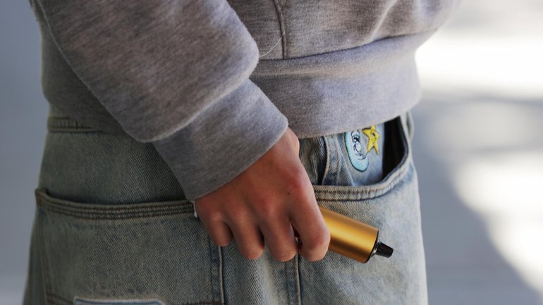 Healthcare professions sound the alarm on pouches warning they could be the new vaping. NewsWire / Jane Dempster