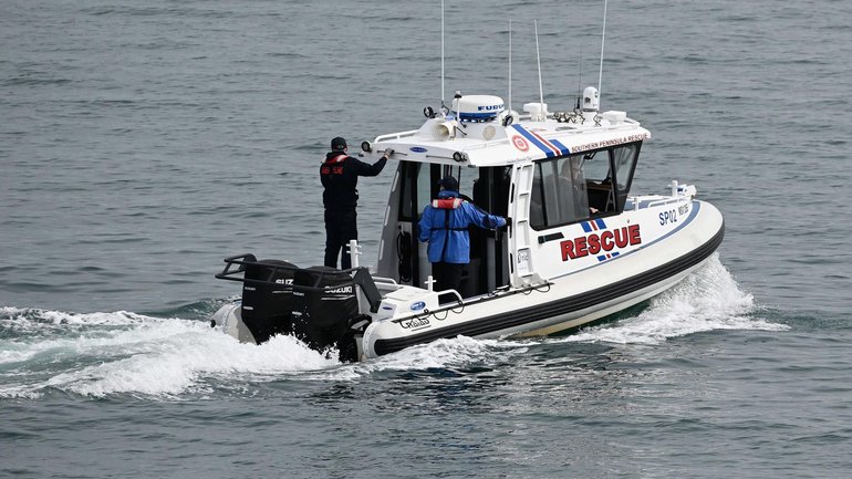Three are dead and four others have been rescued after two boats got into trouble at Ballina, New South Wales.