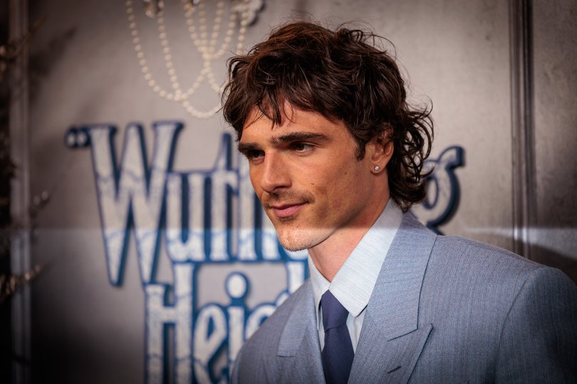 Jacob Elordi spotted buying thongs at northern New South Wales newsagent