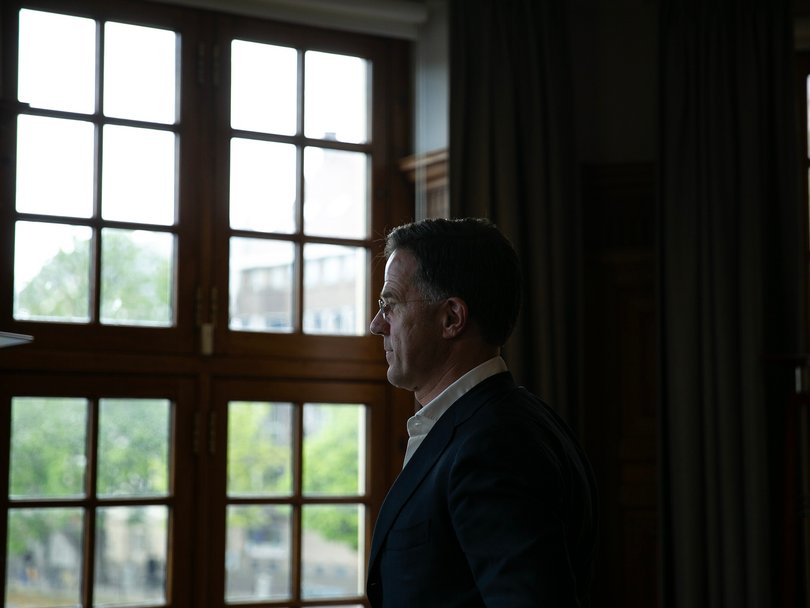 Mark Rutte, then prime minister of the Netherlands, appears in the documentary.