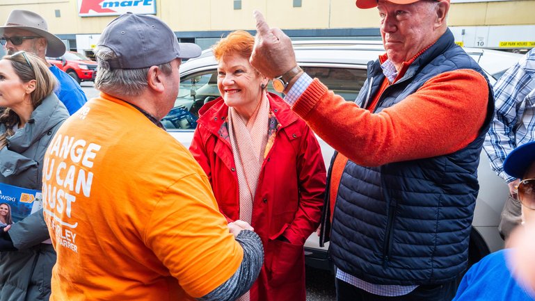 One Nation Leader Pauline Hanson and candidate David Farley in Albury on Thursday.